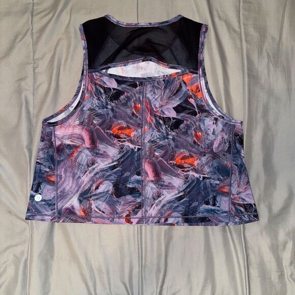 Lululemon tank size 8 - Picture 2 of 2